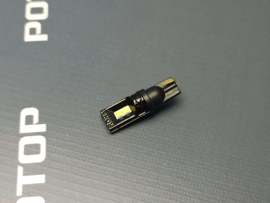 Лампа светодиодная W5W 12V черный корпус 4 SMD S08202081/246098