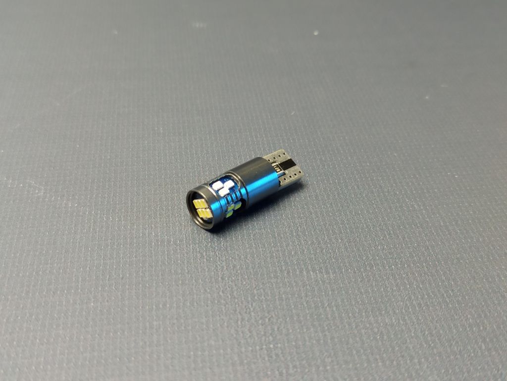 Лампа светодиодная W5W 12V серебристый корпус 18 SMD S08202079/270613
